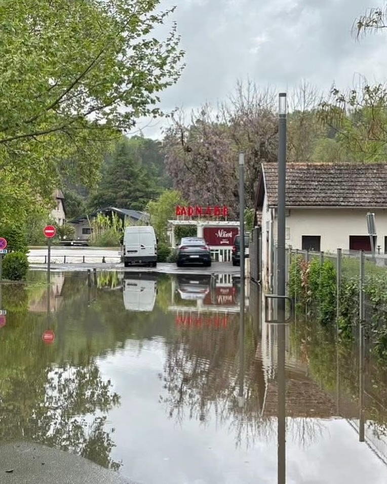 Tout va « presque » bien… 😓
Merci à tous pour vos messages de soutiens, ça nous touches énormément…
On vous tient informé, mais d’ici la fin de semaine tout devrait être sous contrôle…
☺️💪🏽