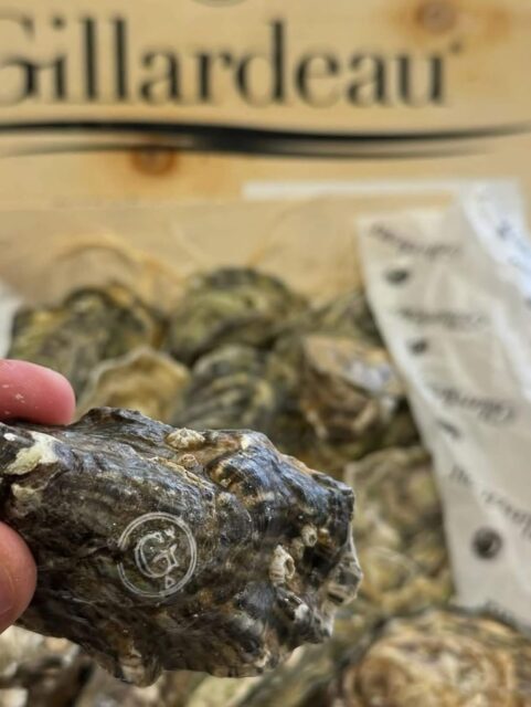 Du côté de l’Ecailler, nous avons les meilleures huîtres, mais pas que…!!! D’excellents plateaux de fruits de mer à partager ou individuels vous sont proposés…
À tout à l’heure pour une dégustation !!! 🥰😍