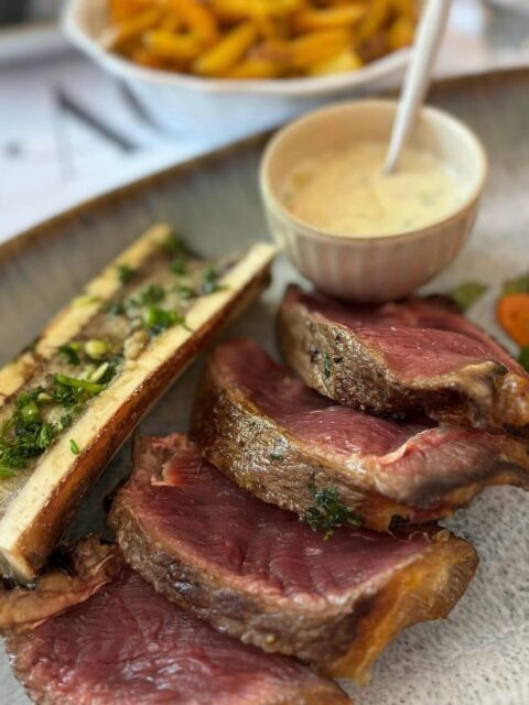 Avec qui vous partagez la côte de Bœuf…?!?! 
À tout de suite…!!!! 😋🥩🥰