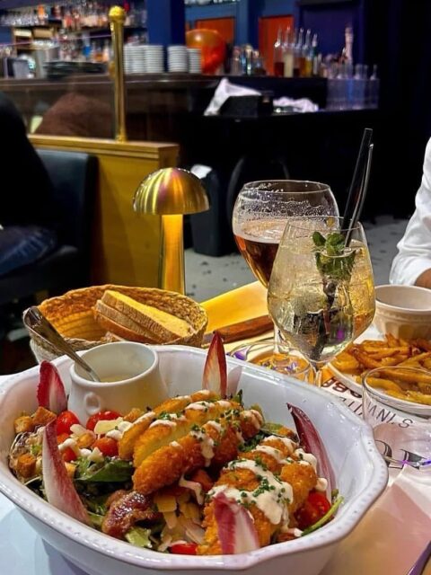 Demain c’est férié, alors ce soir nous sommes ouverts !!!! (Nous le serons aussi demain 😋)
À tout de suite…!!! 🥰☺️