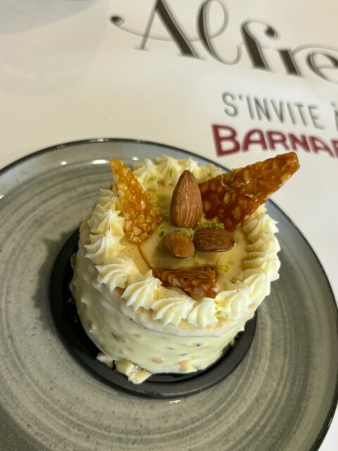 🥰 Tous les après midi (sauf le lundi), nous vous accueillons pour un goûter gourmand, réconfortant et fait maison !!! 
À tout à l’heure ☺️😋