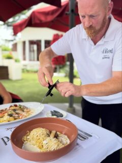 🥰 Aaahhh les linguines à la truffe d’été et son foie gras poêlé… À déguster de toute urgence pour les amateurs…!!!! 😋