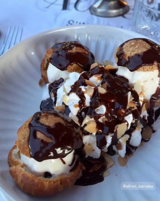 ⚠️ Attention, publication à ne pas regarder le ventre vide… 😋

Chez Barnabé, on aime terminer sur une note gourmande et on ne fait pas les choses à moitié ! 🤎

Chocolat, chantilly, profiteroles, pain perdu, millefeuille…
Le plus difficile ? Choisir… 🤭
