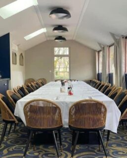 Nous sommes déjà au mois d’octobre, ne tardez pas à réserver notre salle pour vos repas de fin d’année !!! (On vous aura prévenu…) 😅
À tout à l’heure !!!
Alfred ☺️