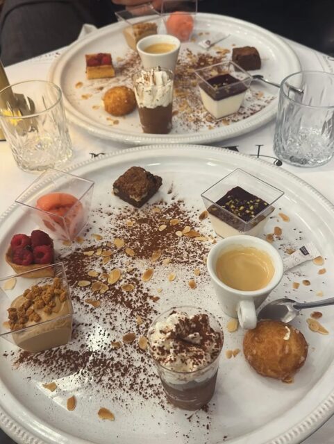 Puisque faire un choix, c’est renoncer et que renoncer n’est pas le genre de la maison, retrouvez et dégustez tous nos desserts dans le Café Très Gourmand… 
😋🥰

À demain !!! 🥂