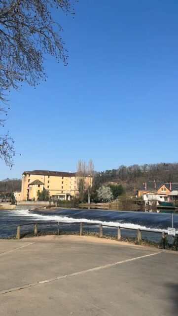 Quel plaisir d’arriver ici tous les matins et encore plus quand le soleil se joint à la partie…!!! 🥰☀️
À tout à l’heure en terrasse !! ☺️