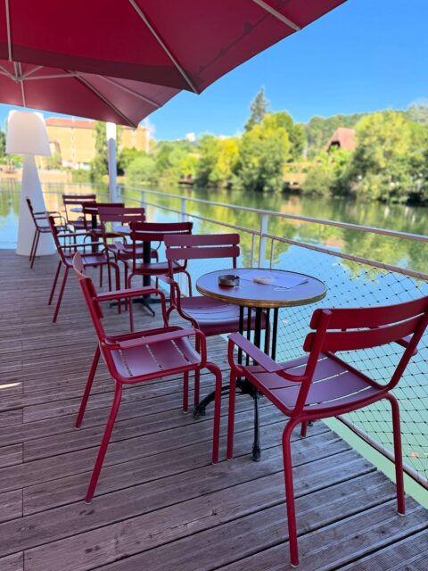 🥰 Pour déjeuner, boire un verre, prendre le goûter ou dîner, chez Alfred nous vous accueillons de 12h à 22h avec un seul objectif, vous faire passer un agréable moment…!!! 

PS : lundi de Pâques à midi, on sera ouvert… 😍😋