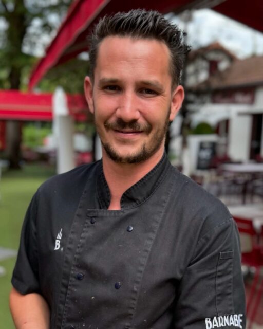 ☀️L’homme de l’ombre grâce à qui vous vous régalez à chaque fois…!!! Dans les coulisses de Barnabé, Yohann le chef, ainsi que sa brigade s’appliquent pour satisfaire vos papilles…
À tout à l’heure !!! 🥰😍