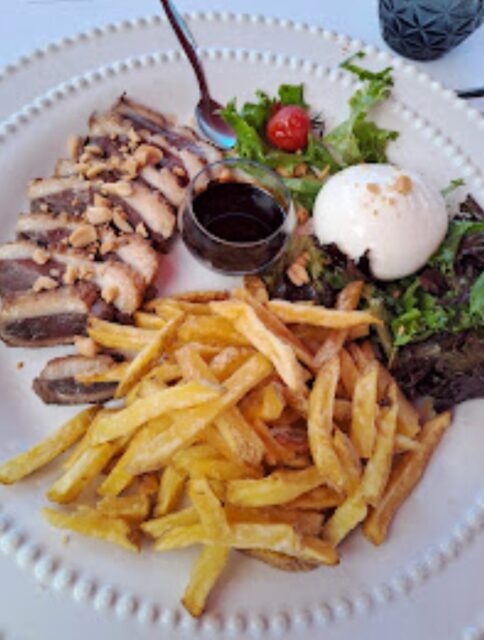 Quelques réalisations de nos plats à la carte pour vous mettre en appétit… 🥰😍
À tout à l’heure !!!