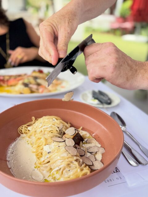 Un midi en terrasse chez Alfred… 🥰
Laissez-vous aller, on s’occupe du reste…!! 
Bon appétit à tous ! ☺️