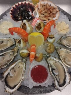 Retrouvez nos plateaux de fruits de mer dès demain midi, à déguster seul ou à partager… 🥰🦪
Belle soirée à tous !!! ☺️
